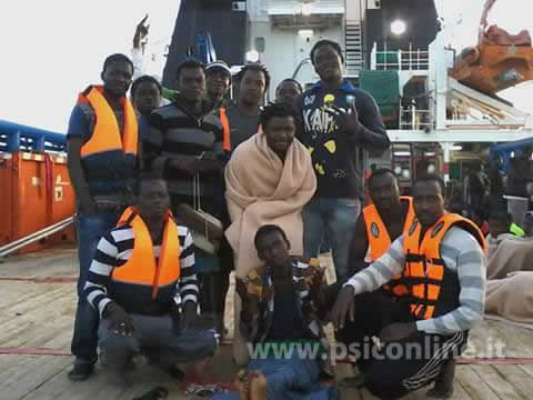 migranti sulla nave